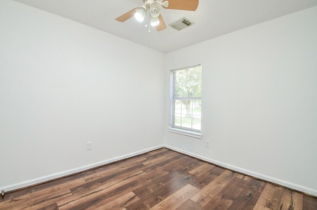 Building Photo - 18142 Sorrell Oaks Ln