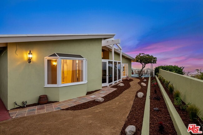 Building Photo - 221 Bellino Dr