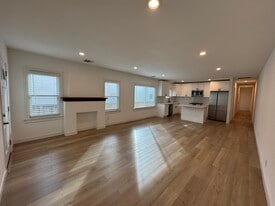 Building Photo - 1215 N Vista St