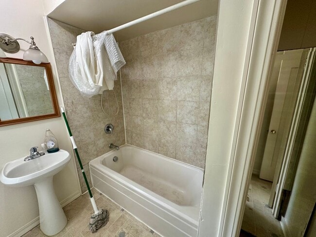 Building Photo - 112