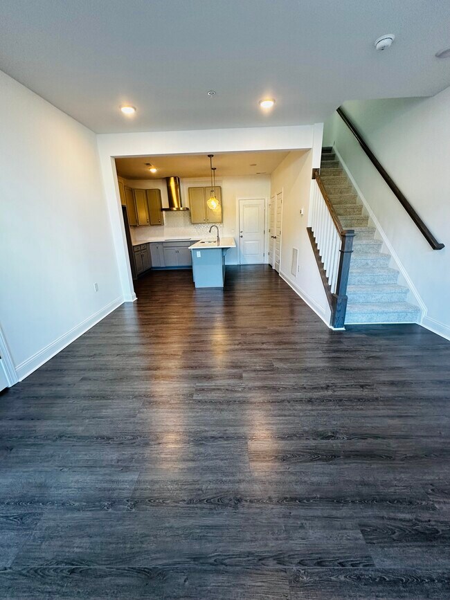 Building Photo - 607 Mkt Grv Dr