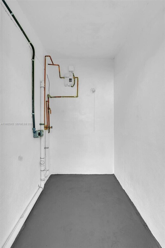 Building Photo - 137 NW 29th Ave