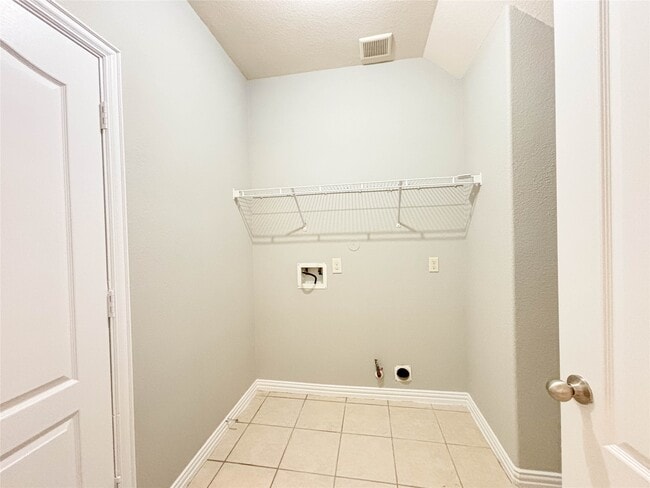 Building Photo - 1323 Maple Ace Dr