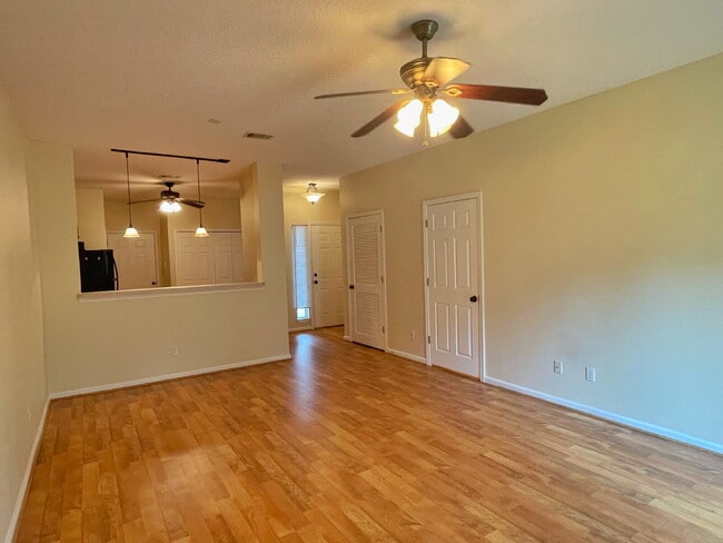 Building Photo - The Gables 2BR | 2.5BA Townhome!