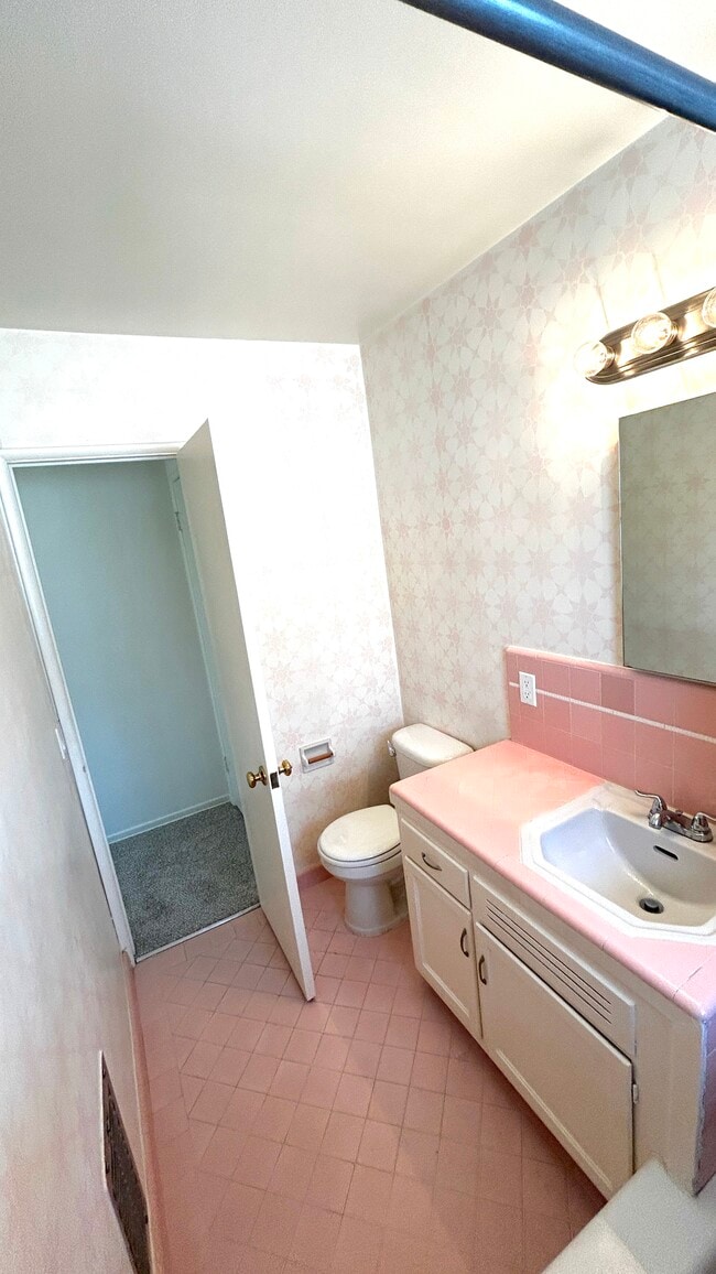 Building Photo - 251 S Church Ln