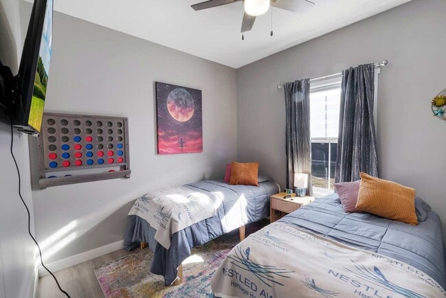 Building Photo - 6 Lilac Ln