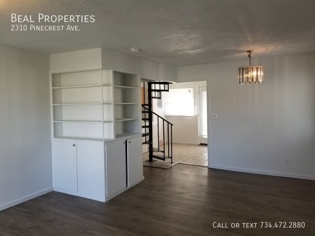 Building Photo - 2310 Pinecrest Ave