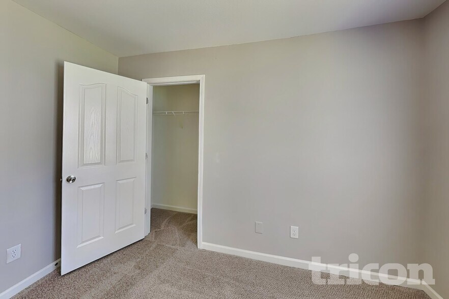 Building Photo - 2856 Oasis Ln