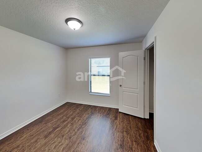 Building Photo - 1120 Brenton Leaf Dr