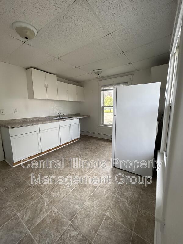 Building Photo - 403 E Monroe St