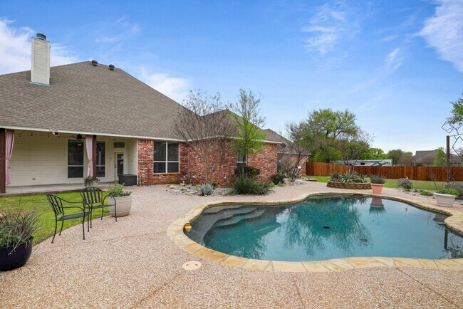 Building Photo - Custom Built Home with POOL