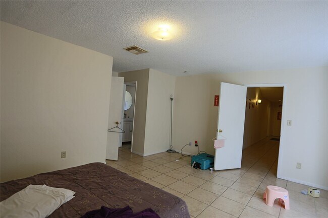 Building Photo - 6214 Grandvale Dr