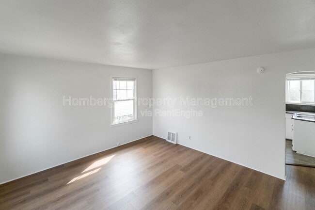 Building Photo - 328 E Rockwell Ave