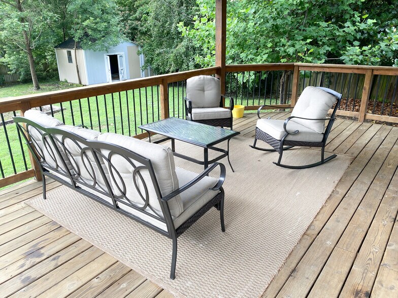 Building Photo - 11501 Five Cedars Rd