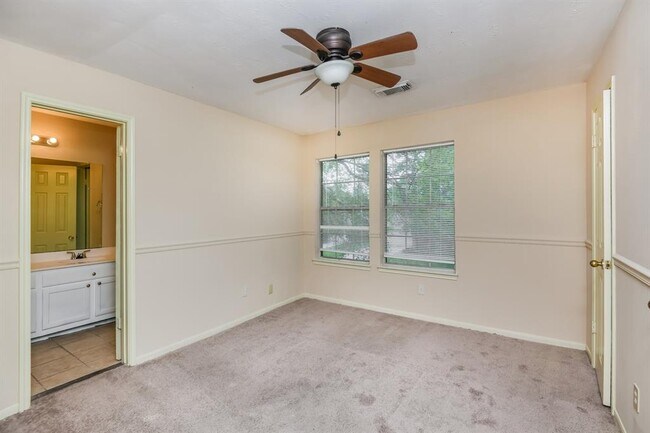 Building Photo - 18626 Droitwich Dr