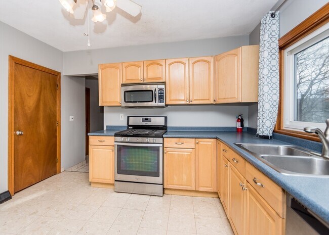 Building Photo - 17 Cleveland Ave