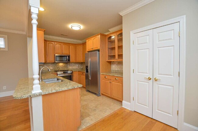 Building Photo - 986 Blakeley Walk