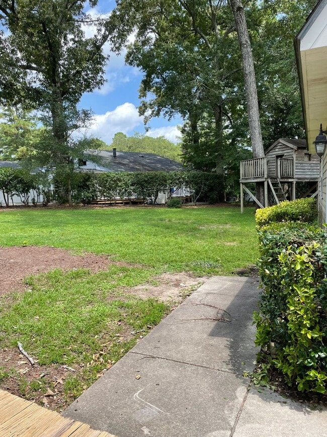 Building Photo - River Bend Rental