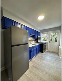 Building Photo - 3 Bedroom 2 bathroom