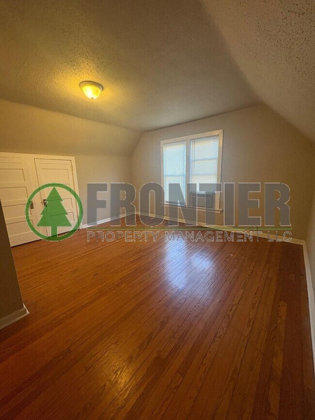 Building Photo - 3939 Magnolia Ave