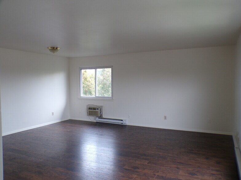 Building Photo - 1337 W Livingston St