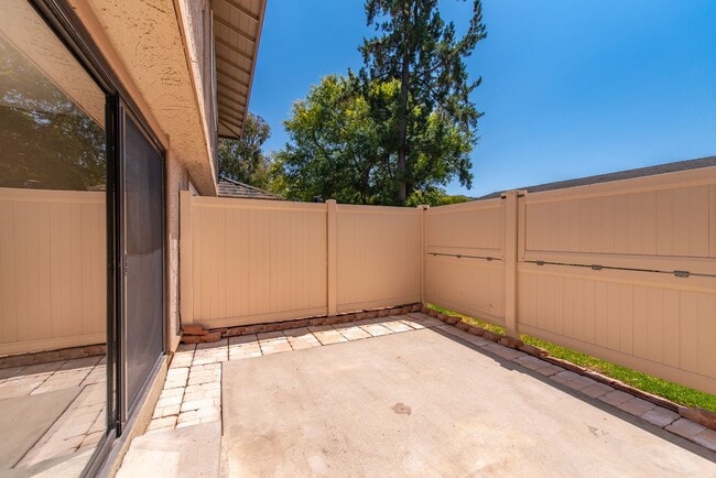 Building Photo - 28763 Conejo View Dr