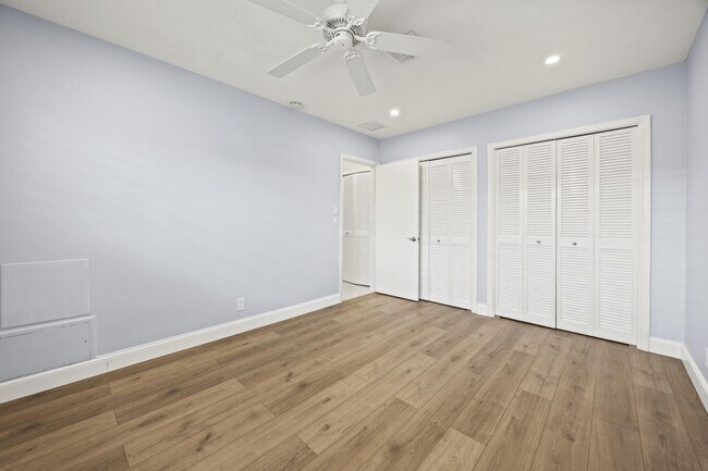 Building Photo - 1322 Walnut Terrace
