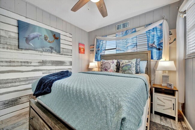 Building Photo - 11420 1st St E