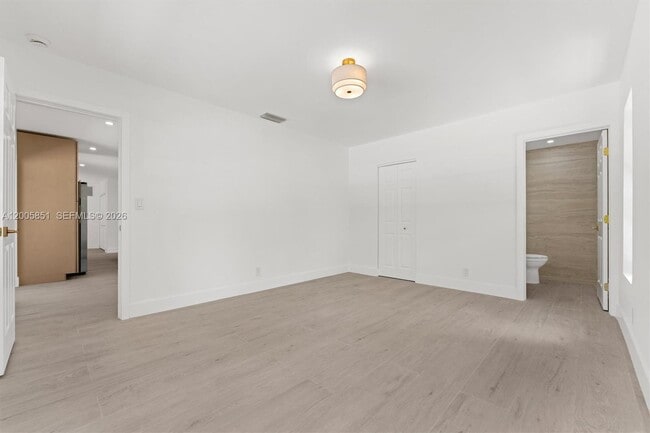 Building Photo - 401 SW 63rd Terrace