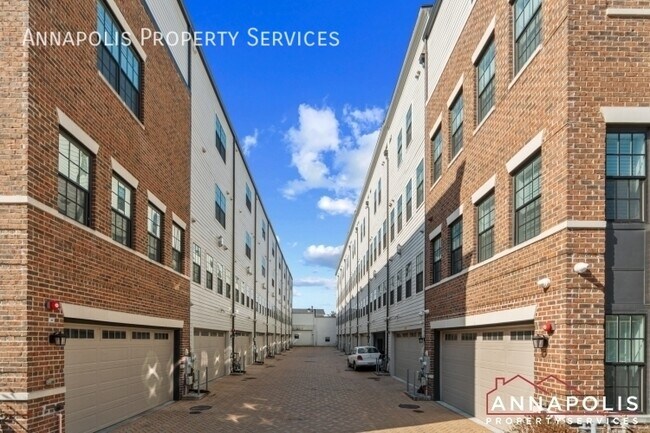 Building Photo - 285 West St