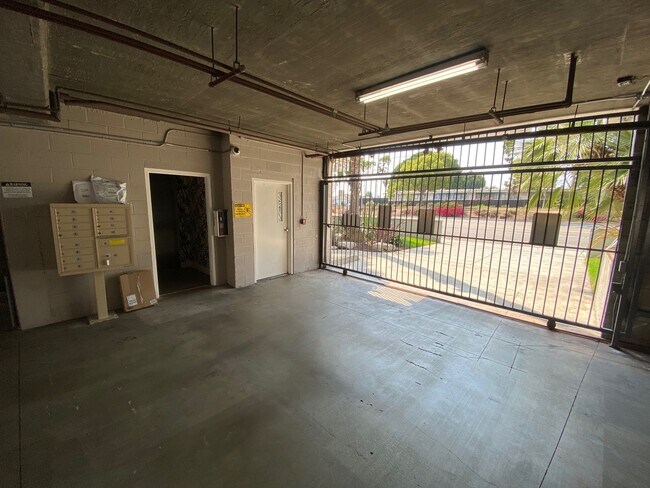 Building Photo - 12036 Culver Boulevard, Unit 4