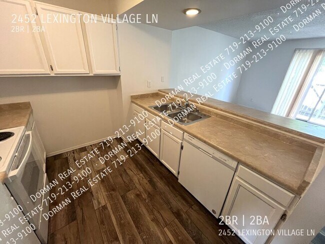 Building Photo - 2452 Lexington Village Ln