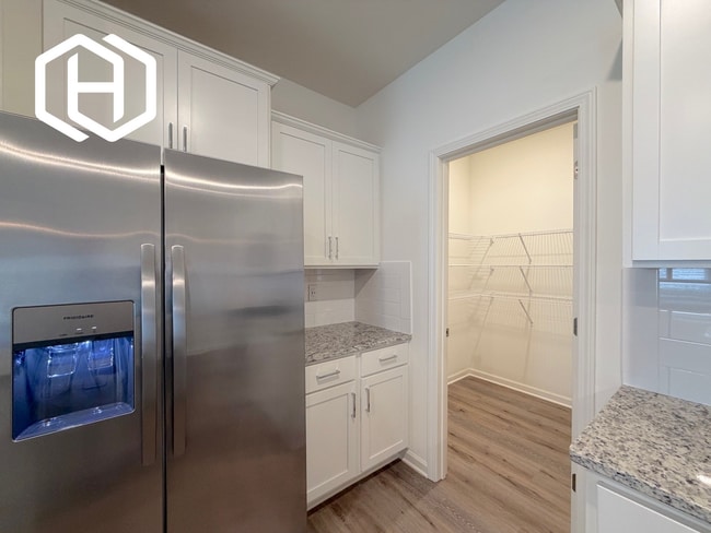 Building Photo - 2028 Eaton Pl