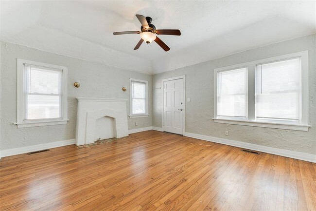 Building Photo - 2833 NW 22nd St