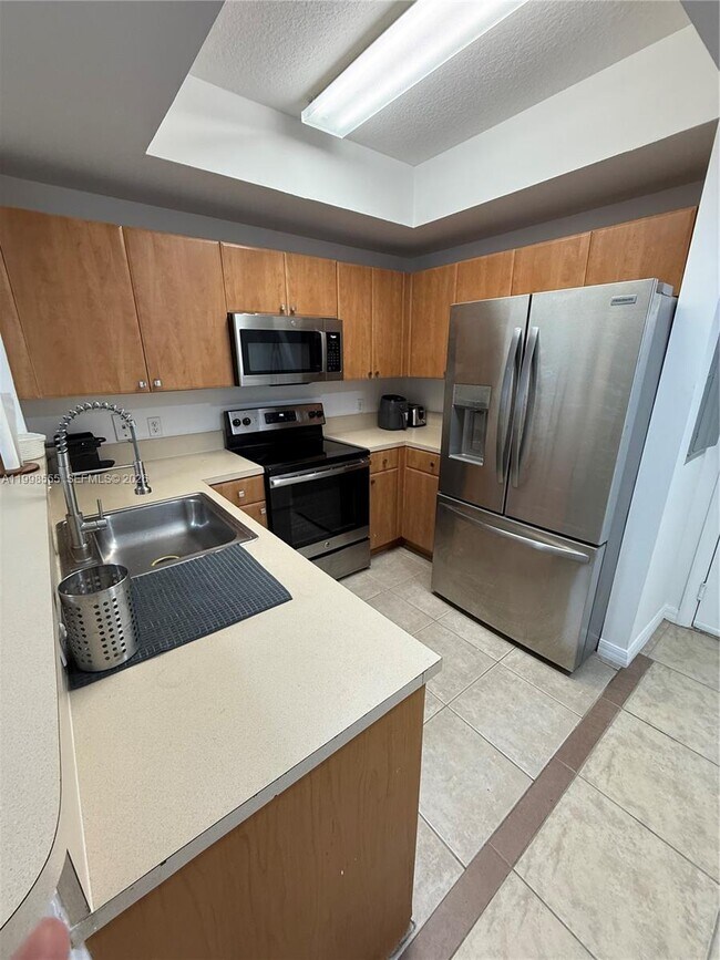 Building Photo - 119 SW 6th Ave