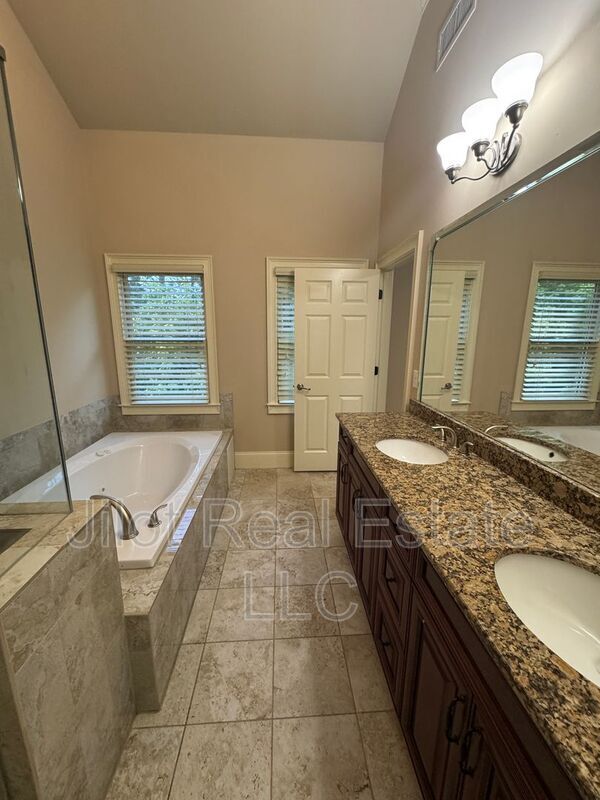 Building Photo - 3134 Chestnut Woods Dr