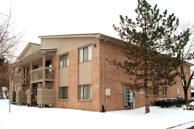 Building Photo - Richwood Estates