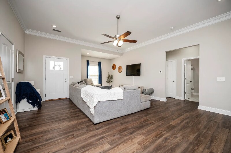 Building Photo - 547 Southern Cross Dr