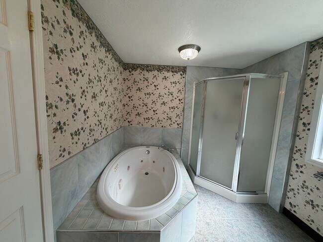 Building Photo - Rare 3-Acre 3BR Home in South Salem – Shops, Workspace & Greenhouses
