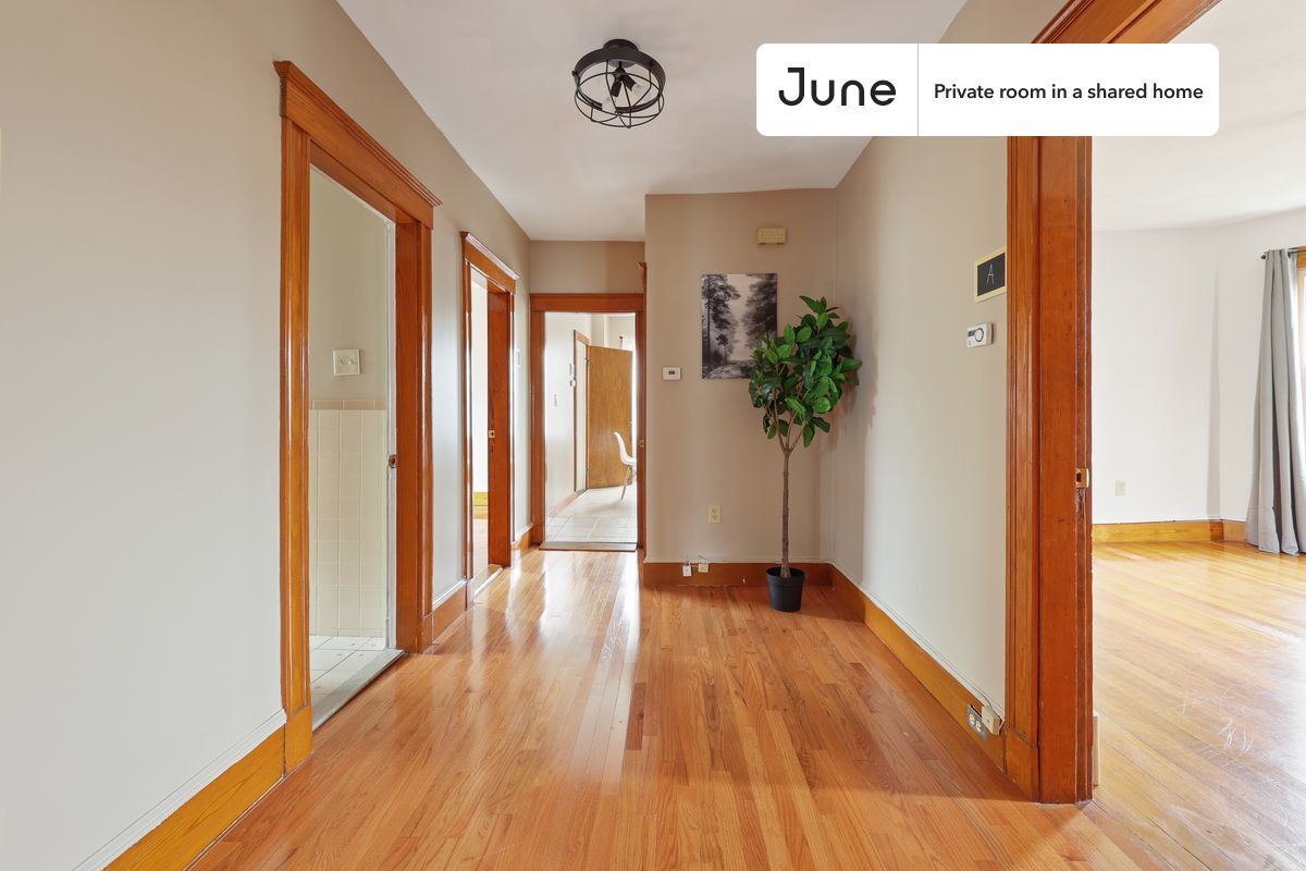 Building Photo - Room in Shared 4 bed/1 bath home