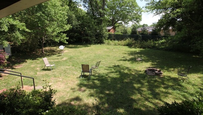 Building Photo - Beautiful 3 Bedroom/2 Bathroom Home!