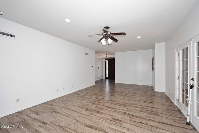 Building Photo - 6006 N 5th Pl