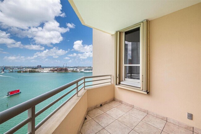 Building Photo - 888 Brickell Key Dr