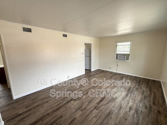 Building Photo - 607 Brookshire Ave