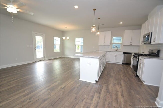 Building Photo - 817 Portland Rose Dr