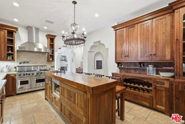 Building Photo - 6620 Lindenhurst Ave