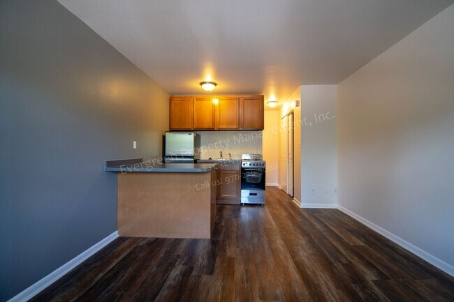 Building Photo - 2008 W Plum St