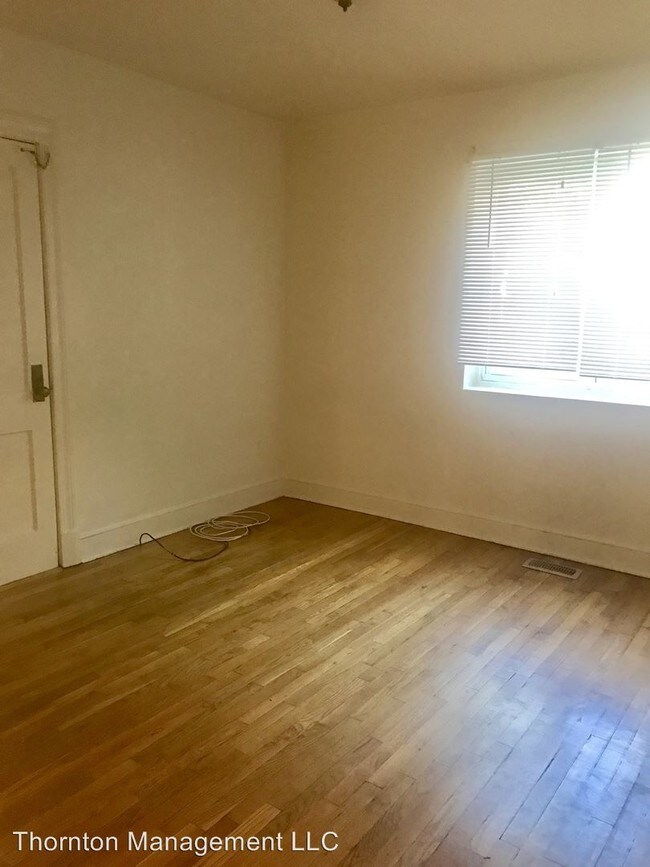 Building Photo - 913 Monument Ave