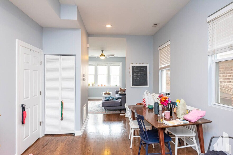 Primary Photo - 2335 W Moffat St