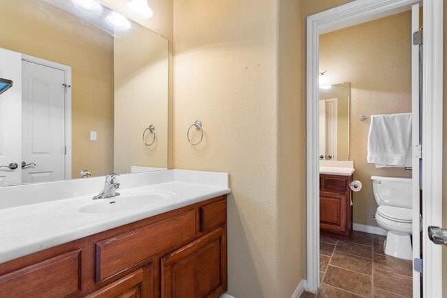Building Photo - 1442 River Forest Dr